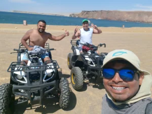 cuatrimotos en reserva nacional de paracas