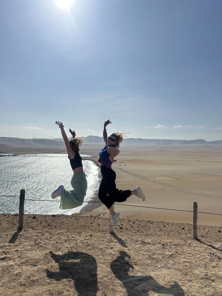 extranjeras en paracas saltando