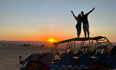 pareja encima buggy sunset