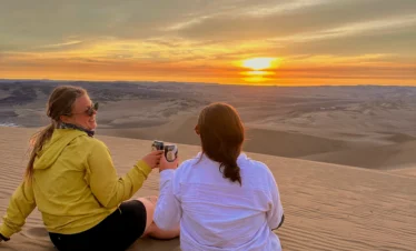 amigas picnic sunset huacachina