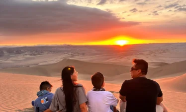 familia en huacachina sunset