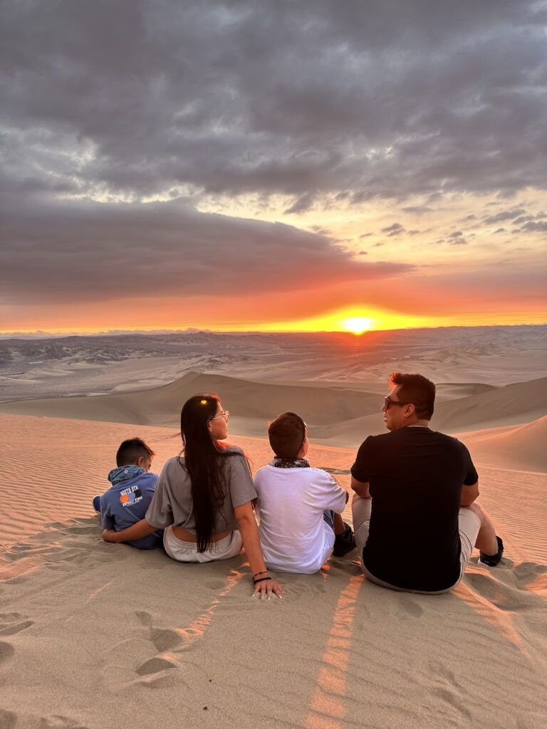 familia sunset huacachina